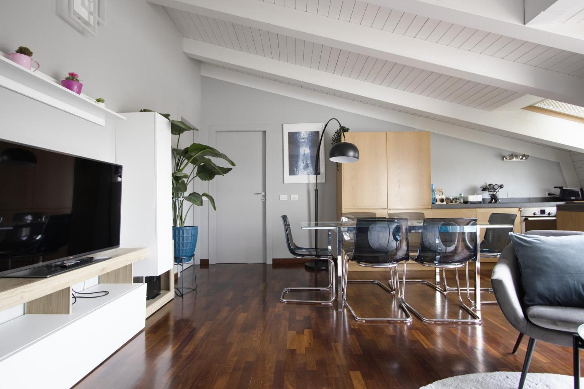 Appartamento Penthouse With Patio & 2 Baths, 10 Min To Duomo Milano Esterno foto