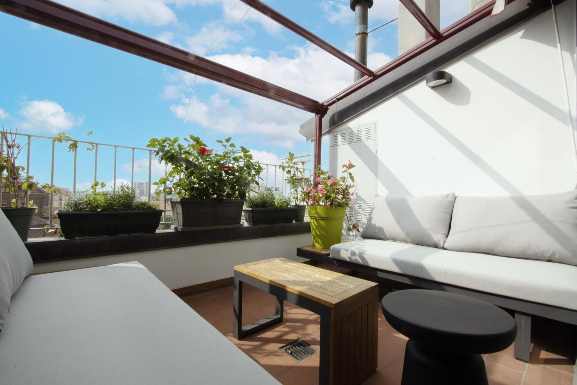 Appartamento Penthouse With Patio & 2 Baths, 10 Min To Duomo Milano Esterno foto