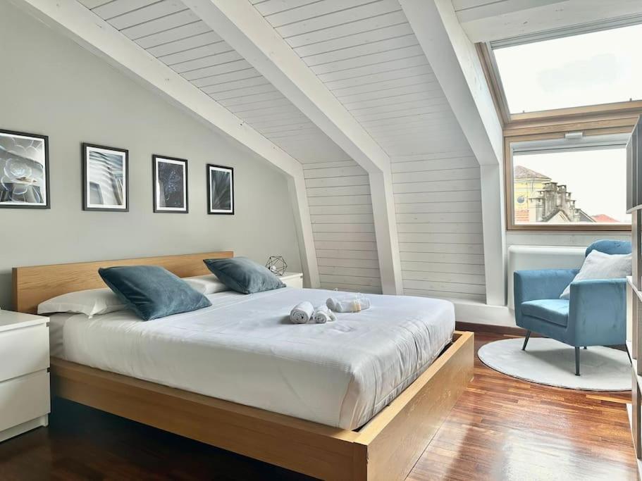 Appartamento Penthouse With Patio & 2 Baths, 10 Min To Duomo Milano Esterno foto
